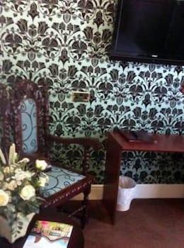 Ely House 3* Wolverhampton